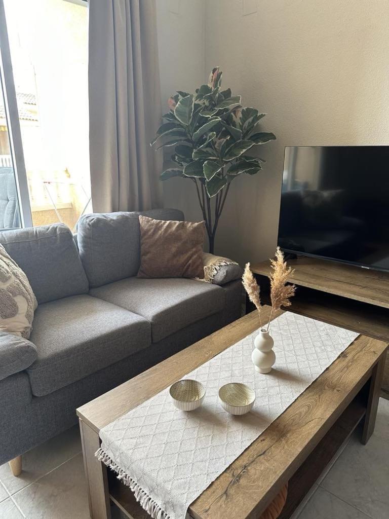 Atico En Guardamar Con 3 Habitaciones กวาร์ดามาร์เดลเซกูรา ภายนอก รูปภาพ